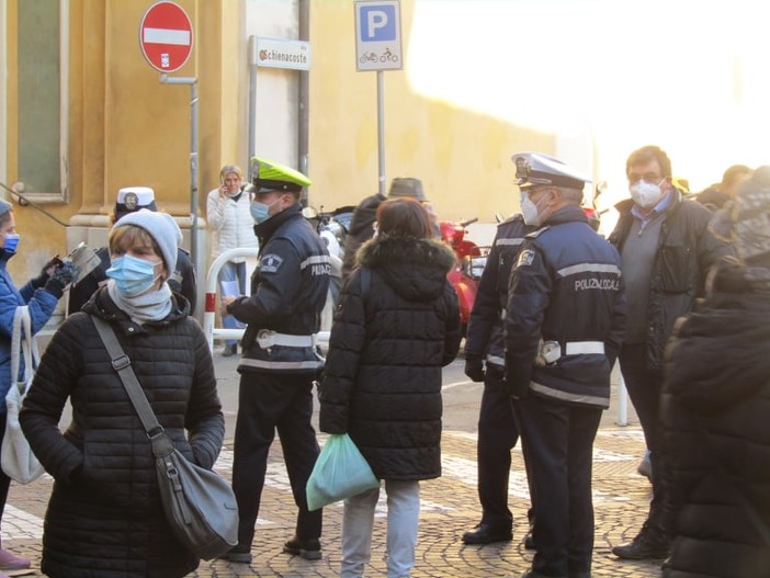 Verifica green pass alla fiera di Santa Lucia a Savona: polizia locale non rileva nessuna violazione