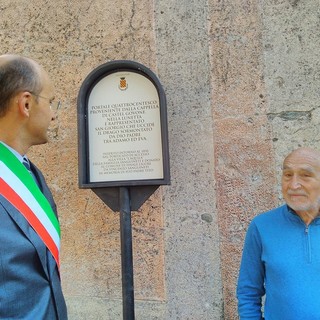 Finale: in via Aquila si rievoca la storia dell'Antico Portale quattrocentesco