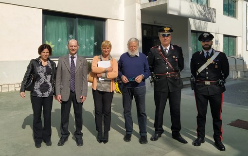 Il Lions consegna il Tricolore alla scuola primaria di Noli e Spotorno