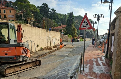 Lavori di via Santuario a Finale, oggi e domani riaperta la strada con un unico senso di marcia in direzione mare