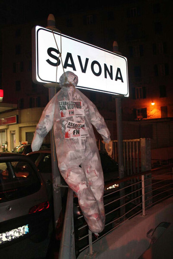 Savona: blitz notturno per protestare contro l'usura bancaria