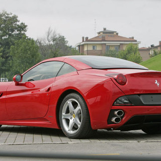 Alassio: turista inglese in vacanza derubato della sua Ferrari