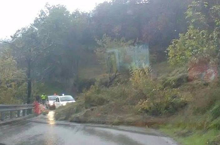 Cairo Montenotte, frana in frazione Carretto: riaperta la strada (FOTO e VIDEO)