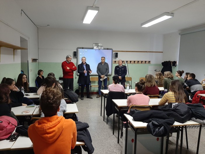 Giornata per la sicurezza nelle scuole: all'Artistico ricordate le vittime di Rivoli, San Giuliano e L'Aquila