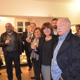 Andora: sala gremita per l'incontro con Gino Paoli, in occasione dell'inaugurazione della mostra &quot;Mare&quot;