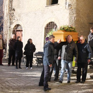 Casanova: tutta Vellego al funerale della donna travolta dal trattore