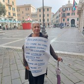 Savona, le spostano il banco del mercato due volte in pochi mesi. La protesta di un’ambulante: “Danno d’immagine ed economico” (FOTO e VIDEO)