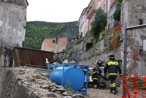 Finale: crollato un muro di contenimento nel centro storico