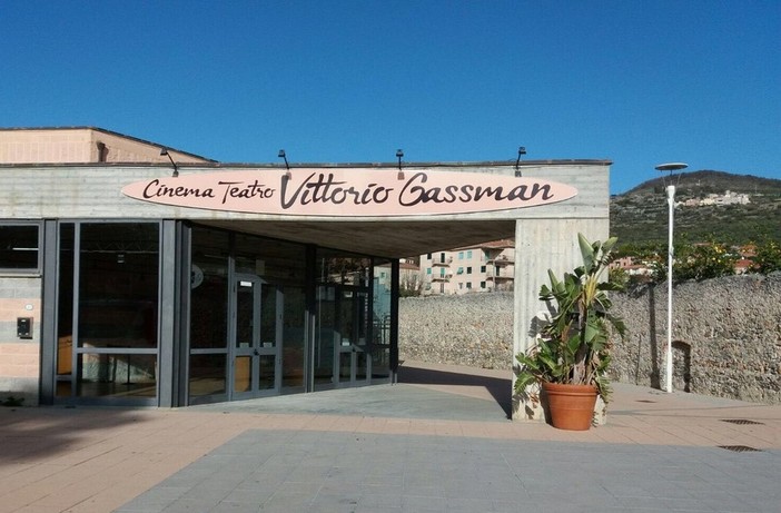 &quot;Storie di una comunità&quot;, Borgio Verezzi si racconta sul palco del teatro Gassman