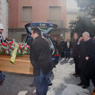 Alassio: folla ai funerali di Nello Aicardi, fu il fondatore di &quot;Settegiorni&quot;