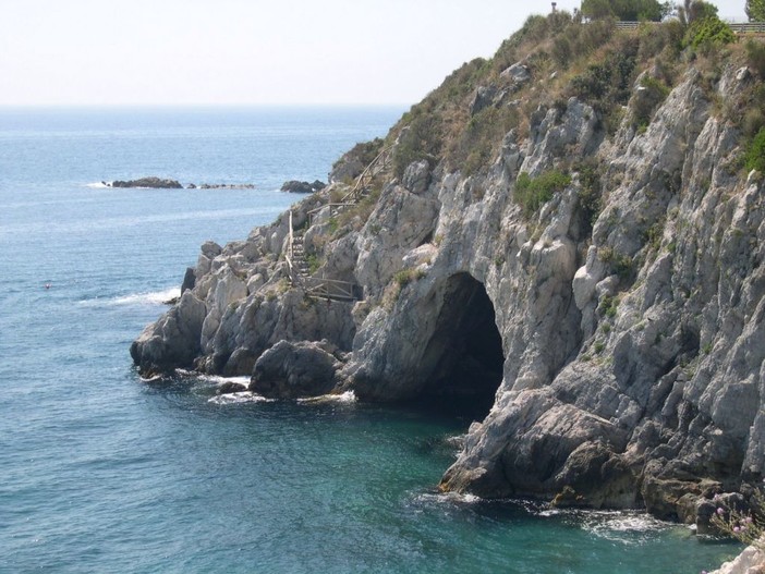 Capitaneria di Porto: pescatore subacqueo sorpreso e denunciato nell'Area Marina Protetta di Bergeggi