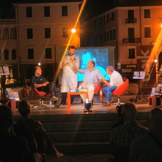 Giorgione e Vito mattatori in piazza a Savona (FOTOgallery)