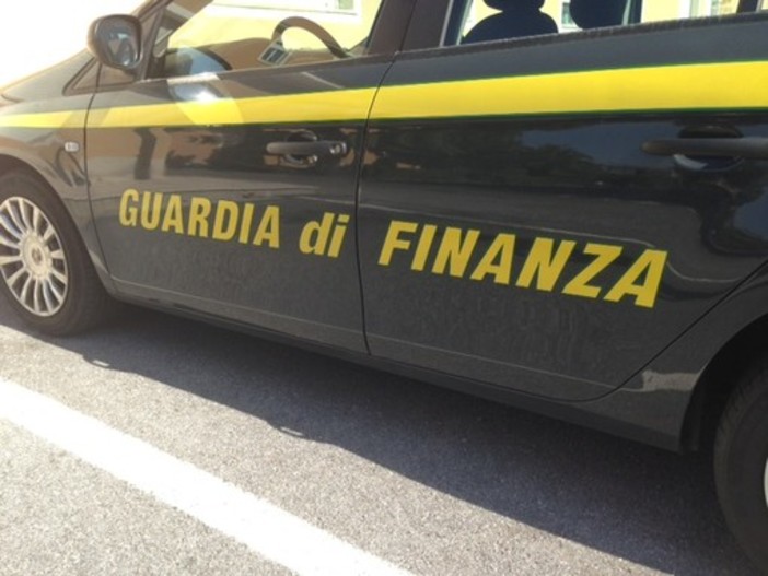 Mazzette durante le verifiche fiscali: due ex finanzieri dovranno risarcire oltre 700 mila euro