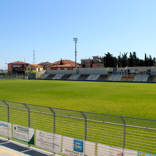Albenga, lo Stadio Riva avrà il manto in erba sintetica: approvato il progetto