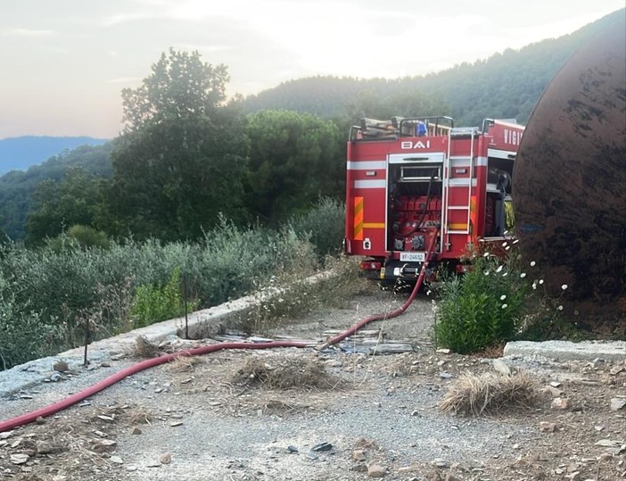 Alassio, incendio sul monte Bignone: Vigili del fuoco in azione