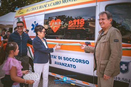 Cairo, la Croce Bianca torna in piazza della Vittoria per inaugurare la nuova ambulanza: &quot;Come prima del Covid, vicini alla cittadinanza&quot;