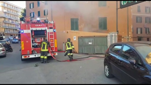 Carignano: incendio in un magazzino, intervengono i Vigili del Fuoco