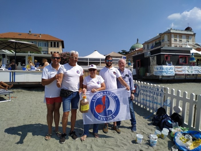 &quot;In spiaggia senza filtri&quot; ad Albisola, raccolti circa 2500 mozziconi