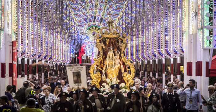 Nel weekend torna Cuneo Illuminata con la corsa sotto le luci, l'infiorata e la processione della Madonna del Carmine