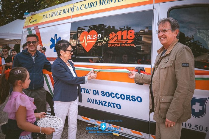 Cairo, la Croce Bianca torna in piazza della Vittoria per inaugurare la nuova ambulanza: &quot;Come prima del Covid, vicini alla cittadinanza&quot;