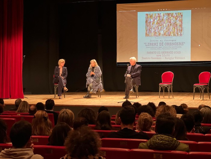 A Borgio Verezzi il convegno &quot;Liberi di crescere&quot;: &quot;Fare rete per il bene dei nostri giovani&quot; (FOTO)