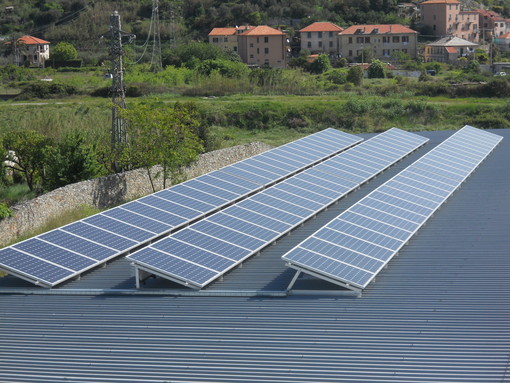 Albissola Marina: installato impianto fotovoltaico sulla copertura delle gradinate del campo sportivo Faraggiana