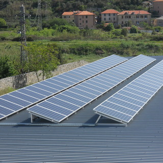 Albissola Marina: installato impianto fotovoltaico sulla copertura delle gradinate del campo sportivo Faraggiana