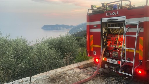 Alassio, spento l'incendio divampato sul monte Bignone