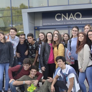 Carcare, gli studenti del liceo Calasanzio in visita al &quot;Centro nazionale di adroterapia oncologica&quot; di Pavia (FOTO)