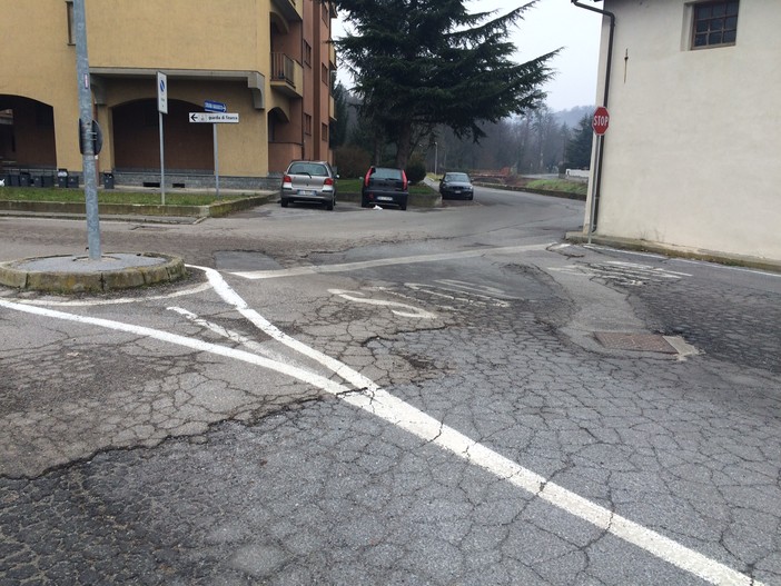 Cairo Montenotte, strade piene di buche e avvallamenti: pericolo per gli automobilisti