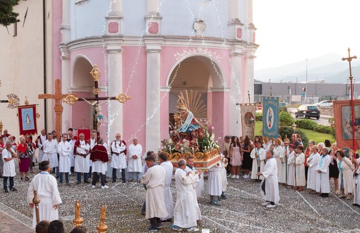 Villanova d'Albenga, la messa con il Vescovo Borghetti e la processione aperta dai crocefissi artistici chiuderanno i riti del Quinquennale della Madonna delle Grazie