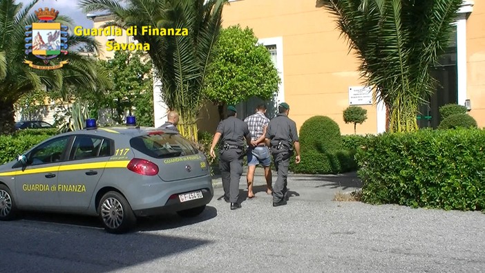 Lotta alle droghe: la Guardia di Finanza di Savona arresta cinque persone (Filmato)