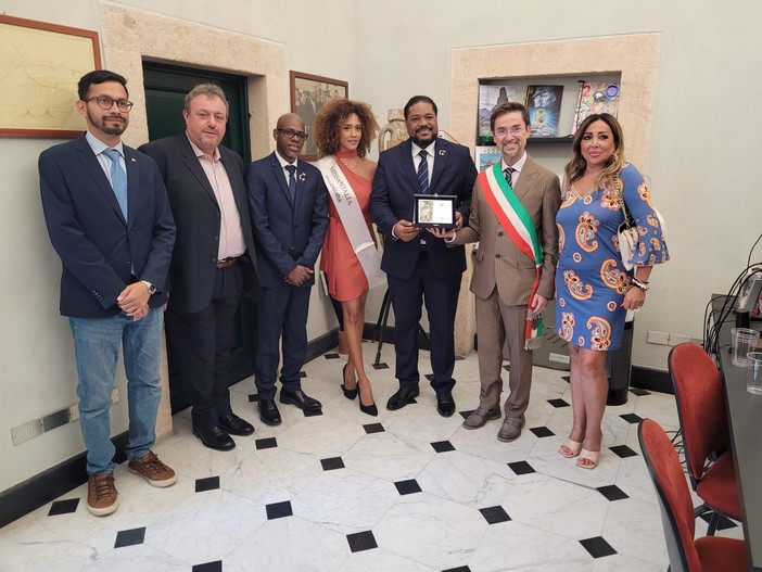 Loano, incontro tra il sindaco Luca Lettieri e il Console Generale della Rupubblica Dominicana a Genova Nelson Calera Luna