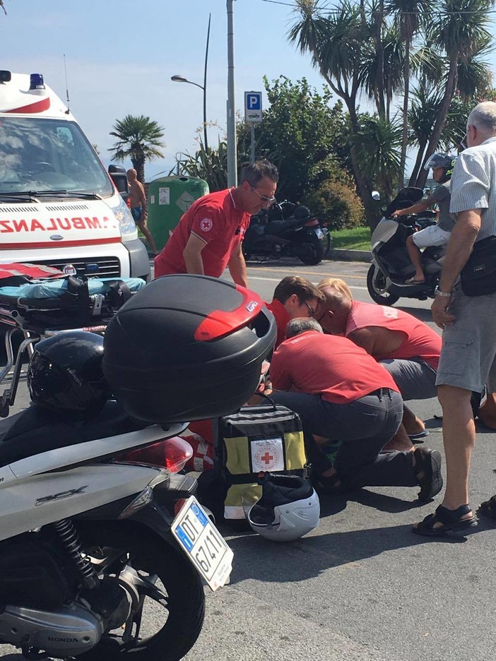 Auto contro moto a Vado Ligure, 2 feriti al San Paolo