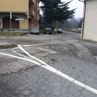 Cairo Montenotte, strade piene di buche e avvallamenti: pericolo per gli automobilisti