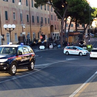 Albenga, sotto la minaccia di un’arma si era fatto consegnare denaro da tre studenti: arrestato