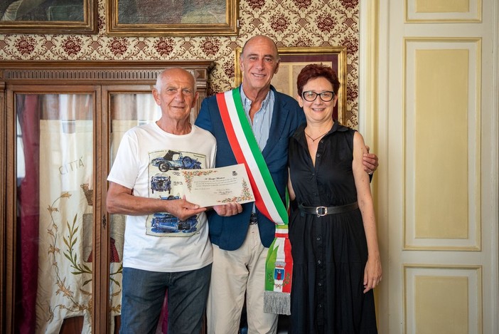 Da 50 anni in vacanza ad Alassio: premiato turista fedele