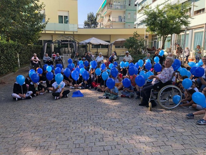 Borghetto S.S., i bambini delle scuole celebrano la Festa dei nonni all’Rsa Humanitas