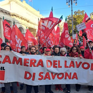 Sciopero generale del 29 novembre, in piazza a Genova anche centinaia di lavoratori e pensionati della Cgil Savona