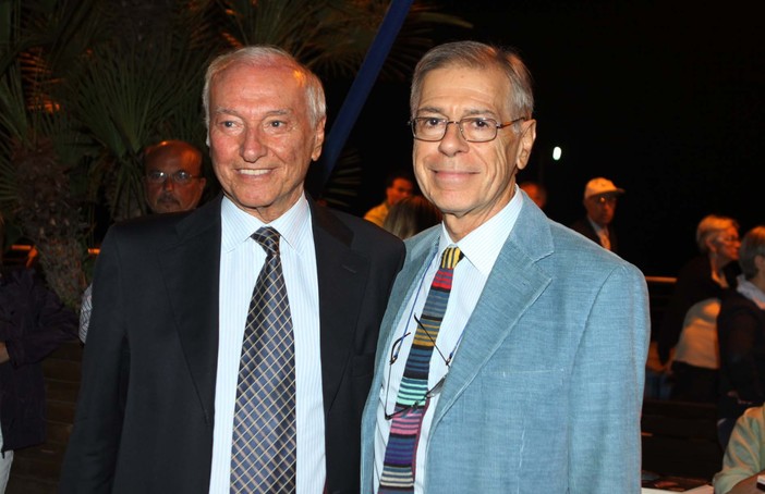 Piero Angela con il prof. Ernesto Ferrero (Foto di Silvio Fasano)