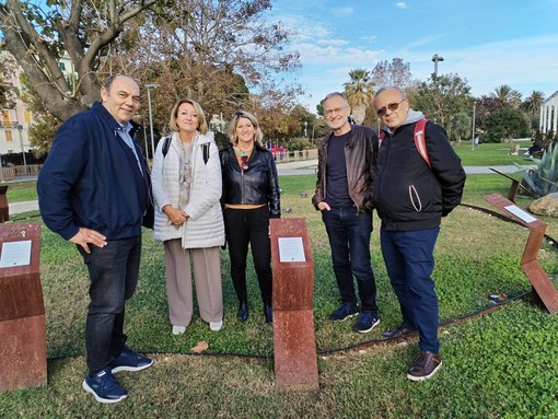 Savona: Giovanni Impastato ha visitato il Giardino dei Giusti, un tributo ai difensori della giustizia e dei diritti umani. (Foto)