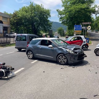 Villanova d'Albenga, scontro auto-moto lungo la provinciale: 20enne ricoverato al Santa Corona (FOTO)