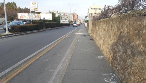 Savona, non ce l'ha fatta la ciclista rimasta coinvolta questa mattina nell'incidente sulla via Aurelia