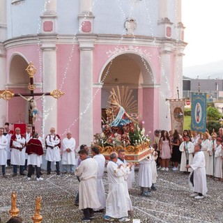 Villanova d'Albenga, la messa con il Vescovo Borghetti e la processione aperta dai crocefissi artistici chiuderanno i riti del Quinquennale della Madonna delle Grazie