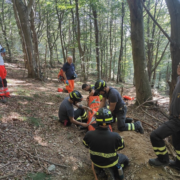 Calice, biker cade sul sentiero del Partigiano: intervento del soccorso alpino e dei vigili del fuoco