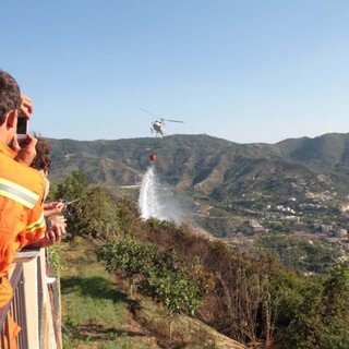 Noli: spento l'incendio boschivo di località Pineta