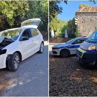 Perde il controllo dell'auto e sbanda finendo fuori strada contro un albero: incidente alle Manie