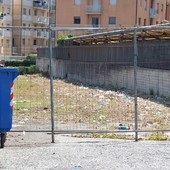 Savona, sporcizia e degrado in via Fratelli Rey, il Comune : &quot;Solleciteremo il privato a fare pulizia&quot;