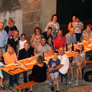 Albenga, ieri sera la prima cena della Taberna dei forzieri per la croce bianca