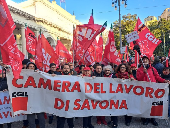 Sciopero generale del 29 novembre, in piazza a Genova anche centinaia di lavoratori e pensionati della Cgil Savona